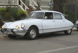 Illustration for article titled 1967 Citroën DS21 Pallas Down On The Alameda Street